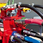 Zentrale Aufnahme für Hydraulikund Druckluftanschlüsse