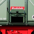 Durchgehende Rückwand mit geöffnetem Kornschieber
